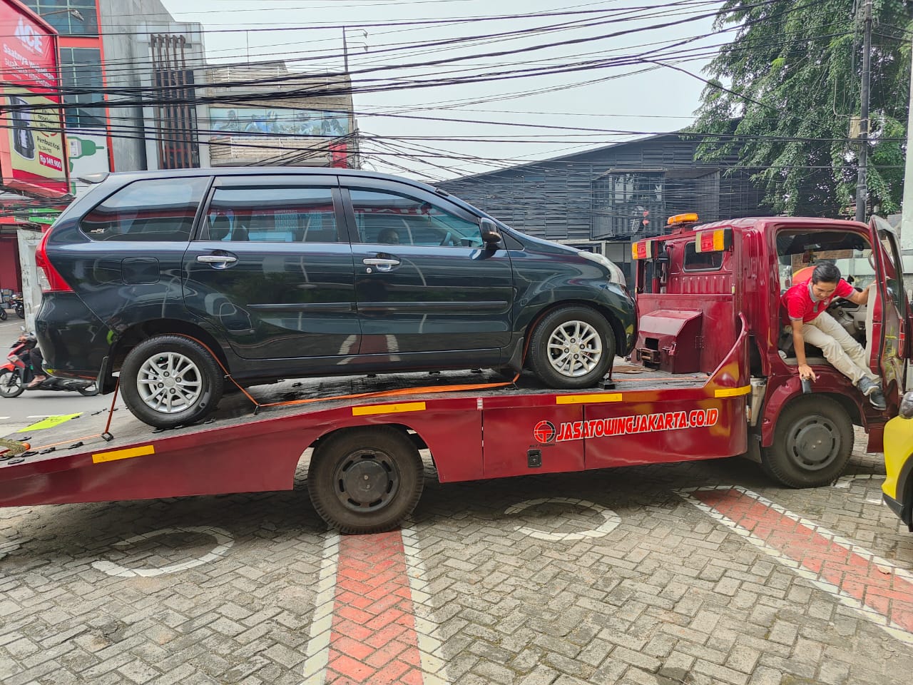 Towing mobil SEPATAN
